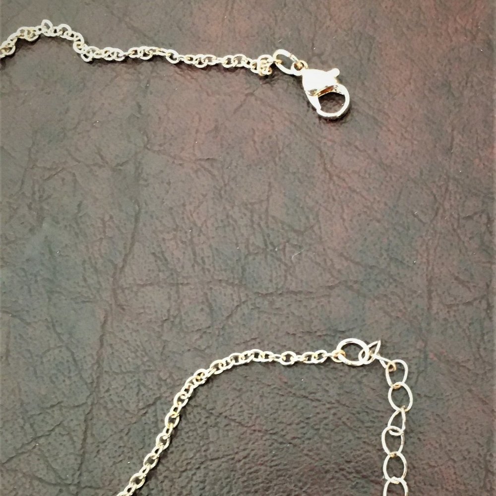 NWOT Beautiful “Guess” Necklace by Marciano-Excellent Cond. Gold tone w/Crystals - Picture 9 of 14